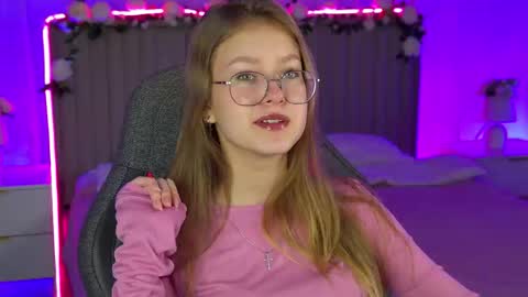 Snapshot of evemundie chatting on 11/08/25, 12:27 Eve online show from 11/08/25, 12:27