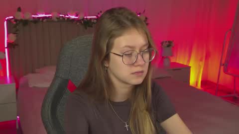 Snapshot of evemundie chatting on 11/12/25, 12:27 Eve online show from 11/12/25, 12:27