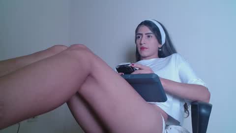 everly_monroe online show from 11/10/25, 06:12