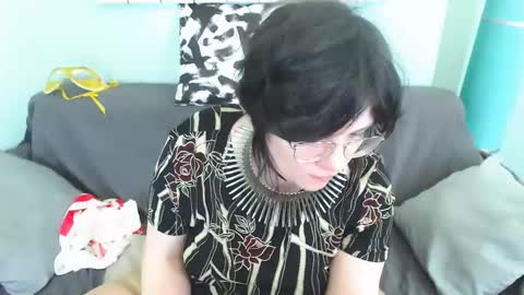 Everly online show from 03/06/25, 10:52