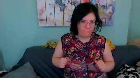 Snapshot of everly_rays chatting on 05/16/26, 10:47 Everly online show from 05/16/26, 10:47