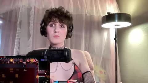 Snapshot of evermoore_24 chatting on 01/29/25, 04:47 ever moore online show from 01/29/25, 04:47