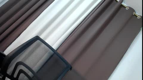 Snapshot of eves_candy chatting on 12/12/24, 08:47 Chloe mae online show from 12/12/24, 08:47