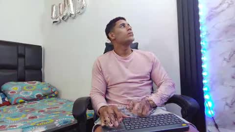 Snapshot of evessinn chatting on 01/11/25, 06:23 luis online show from 01/11/25, 06:23