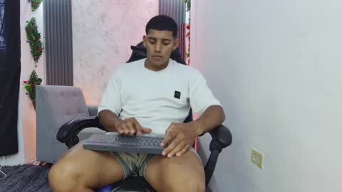 Snapshot of evessinn chatting on 09/20/25, 03:57 luis online show from 09/20/25, 03:57