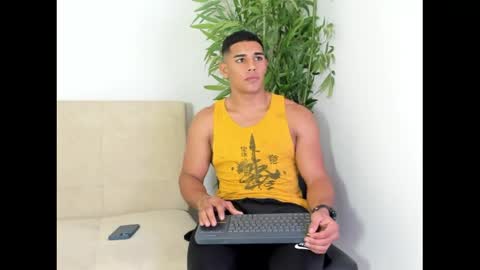 Snapshot of evessinn chatting on 06/02/26, 05:04 luis online show from 06/02/26, 05:04