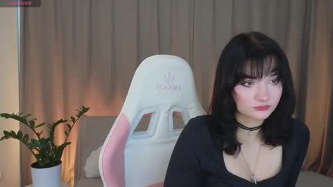 Snapshot of evettaormon chatting on 10/27/25, 07:23 Eva online show from 10/27/25, 07:23