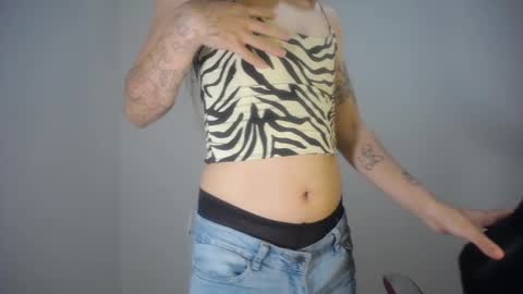 Snapshot of evi_kitty chatting on 02/27/25, 12:32 Evi online show from 02/27/25, 12:32