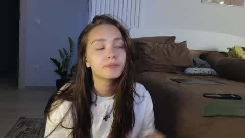 Snapshot of evi_woow chatting on 09/08/25, 09:47 evi_woow online show from 09/08/25, 09:47