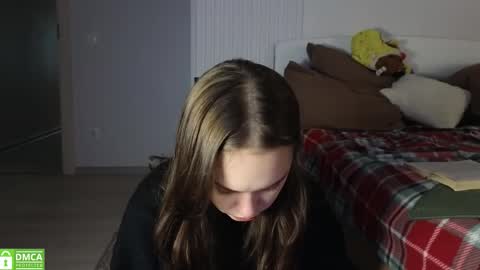 Snapshot of evi_woow chatting on 11/18/25, 06:01 evi_woow online show from 11/18/25, 06:01