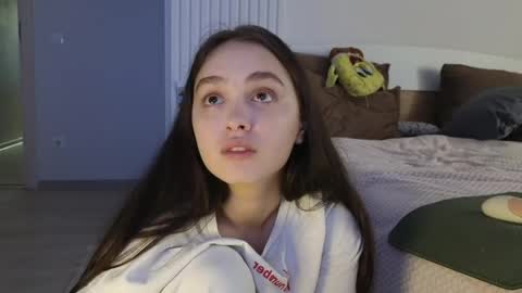 evi_woow online show from 04/25/26, 08:39