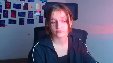 Evie online show from 11/23/25, 06:30