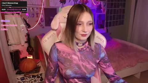 Evie online show from 10/24/25, 08:27