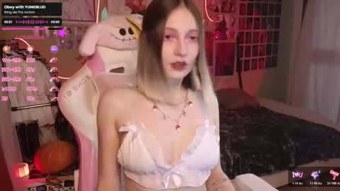 Evie online show from 10/29/25, 10:44