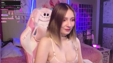 Evie online show from 11/28/25, 03:09