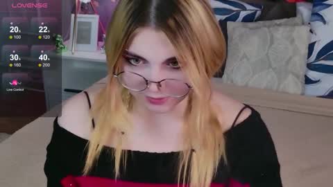 evie_val online show from 11/07/25, 03:23