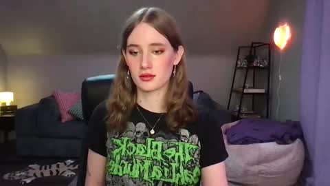 Snapshot of eviecam chatting on 02/25/25, 12:36 Evie3 online show from 02/25/25, 12:36