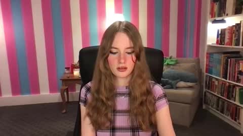 Snapshot of eviecam chatting on 12/18/25, 03:12 Evie3 online show from 12/18/25, 03:12