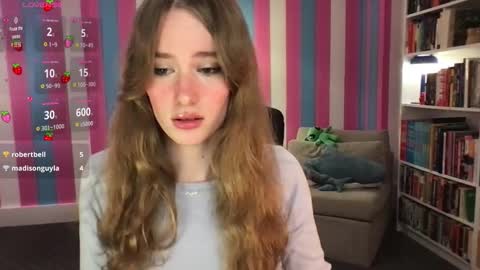 Snapshot of eviecam chatting on 12/18/25, 09:21 Evie3 online show from 12/18/25, 09:21