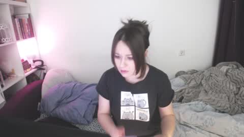 Snapshot of eviecuster chatting on 01/08/25, 11:52 Im gonna be on in 2 hours online show from 01/08/25, 11:52