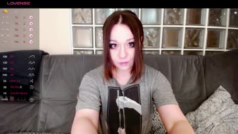 Snapshot of eviecuster chatting on 03/28/26, 10:09 Im gonna be on in 2 hours online show from 03/28/26, 10:09