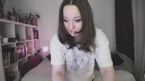Snapshot of eviecuster chatting on 04/29/26, 11:22 Im gonna be on in 2 hours online show from 04/29/26, 11:22