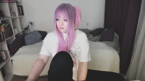 Snapshot of eviecuster chatting on 05/29/26, 06:28 Im gonna be on in 2 hours online show from 05/29/26, 06:28