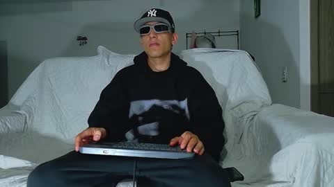 evil_boss1 online show from 04/25/26, 06:16