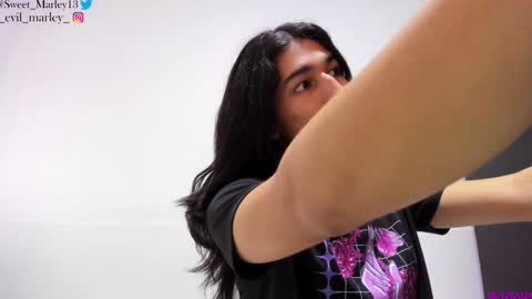 Snapshot of evil_marley chatting on 12/16/24, 01:11 Marley independent model online show from 12/16/24, 01:11