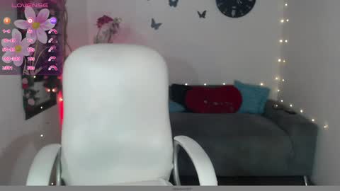 Snapshot of evil_stepmothers chatting on 01/04/25, 03:49 Pamela online show from 01/04/25, 03:49