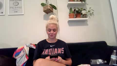 Snapshot of evillers1 chatting on 01/31/25, 03:30 Badblondebunny online show from 01/31/25, 03:30