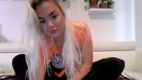 Snapshot of evillers1 chatting on 10/08/25, 09:12 Badblondebunny online show from 10/08/25, 09:12