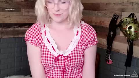 Snapshot of evilvillainess chatting on 05/24/26, 12:10 Vesper - online show from 05/24/26, 12:10