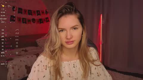 Snapshot of evilyn_next_door chatting on 11/01/25, 10:39 Evelyn online show from 11/01/25, 10:39