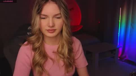 Snapshot of evilyn_next_door chatting on 11/22/25, 11:42 Evelyn online show from 11/22/25, 11:42