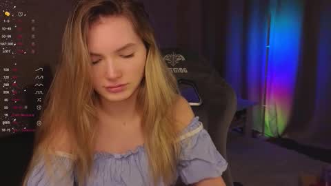 Snapshot of evilyn_next_door chatting on 11/27/25, 11:34 Evelyn online show from 11/27/25, 11:34