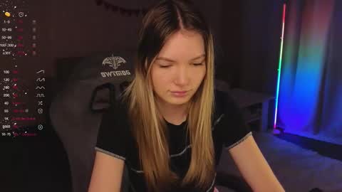 Snapshot of evilyn_next_door chatting on 12/04/25, 08:56 Evelyn online show from 12/04/25, 08:56