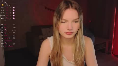 Snapshot of evilyn_next_door chatting on 12/16/25, 11:59 Evelyn online show from 12/16/25, 11:59