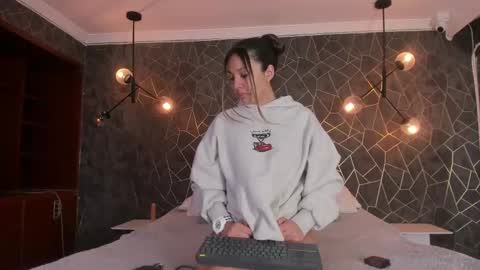 Snapshot of evolette_angels chatting on 09/16/25, 09:27 EVOLETTE ANGELS online show from 09/16/25, 09:27