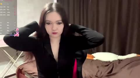Snapshot of evonnegongalves chatting on 05/10/26, 10:09 Emma online show from 05/10/26, 10:09