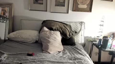 Snapshot of evparrish chatting on 12/17/24, 01:50 EV Parrish online show from 12/17/24, 01:50