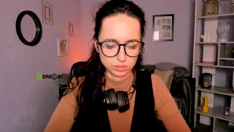 Evi online show from 03/12/25, 11:53