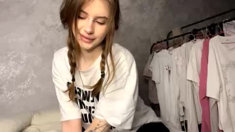 evva_avve_ online show from 11/24/25, 03:28