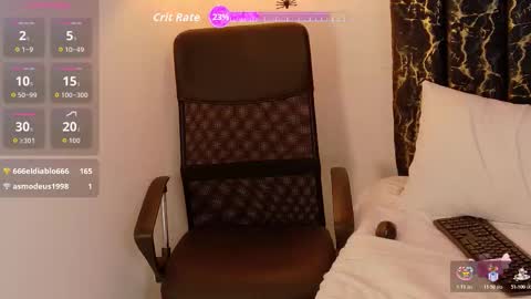 evvaa_moon online show from 10/17/25, 02:41