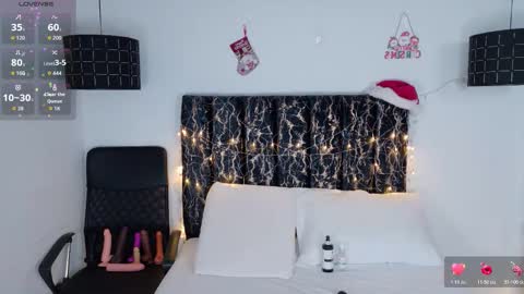 evvaa_moon online show from 12/18/25, 12:22