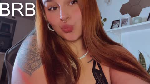Snapshot of evy_orange1 chatting on 05/27/26, 01:57 EVY online show from 05/27/26, 01:57