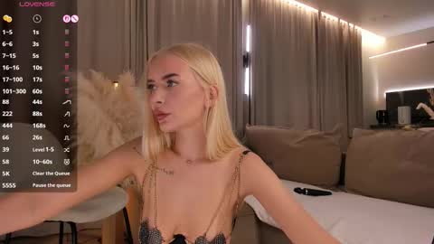 Snapshot of ewagreen chatting on 11/16/25, 08:03 Eva m1racle online show from 11/16/25, 08:03