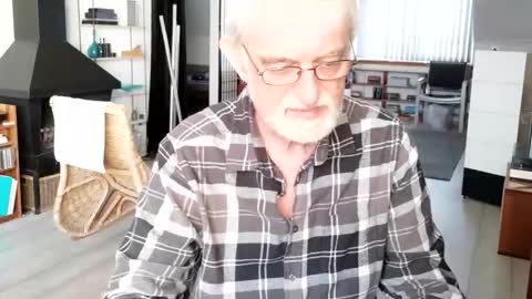 Snapshot of ewaldwillems99 chatting on 02/19/26, 03:08 Naaktloper online show from 02/19/26, 03:08