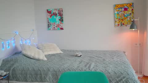 ewelynscott online show from 10/15/25, 06:57