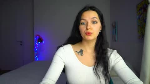 ewelynscott online show from 12/15/25, 01:48